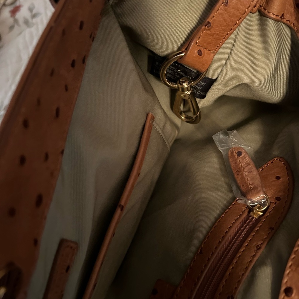 G.I.L.I. Leather Roma 2 Tote - Picture 10 of 16